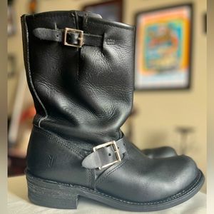 Frye Women
Engineer 12r